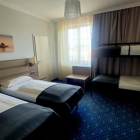 Drei Baeren Inn Aichach Esterno foto