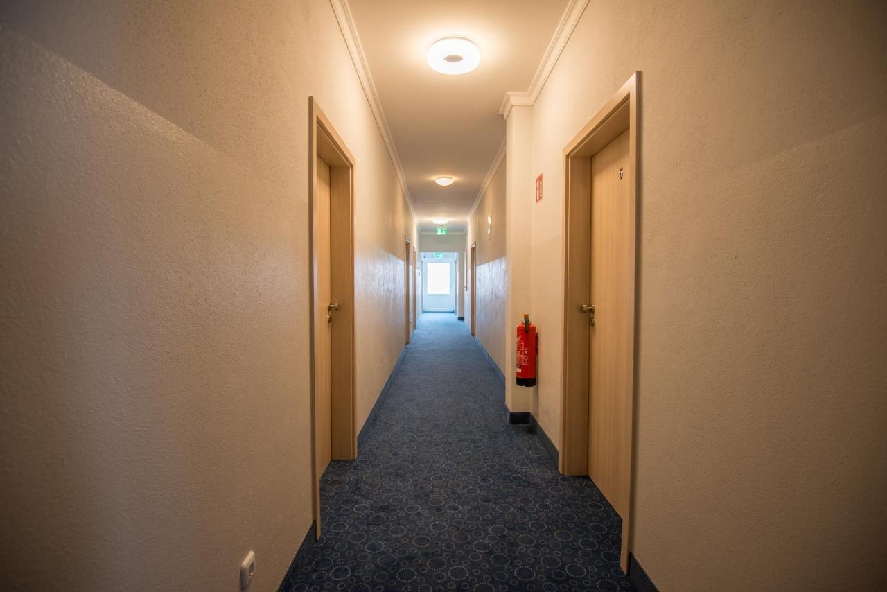 Drei Baeren Inn Aichach Esterno foto