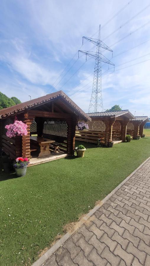 Drei Baeren Inn Aichach Esterno foto