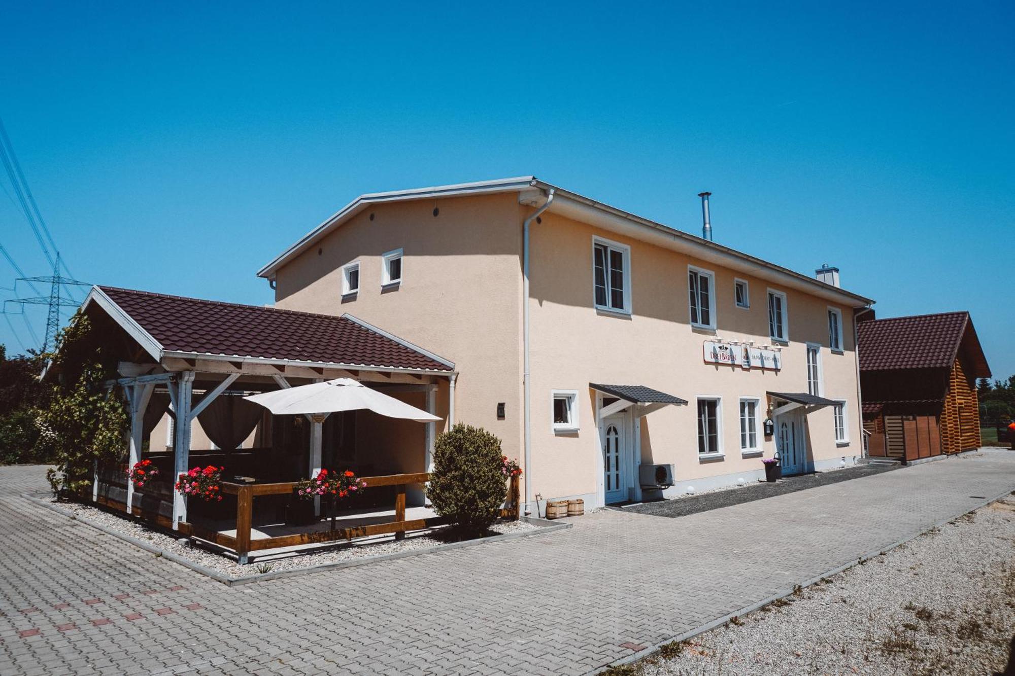 Drei Baeren Inn Aichach Esterno foto