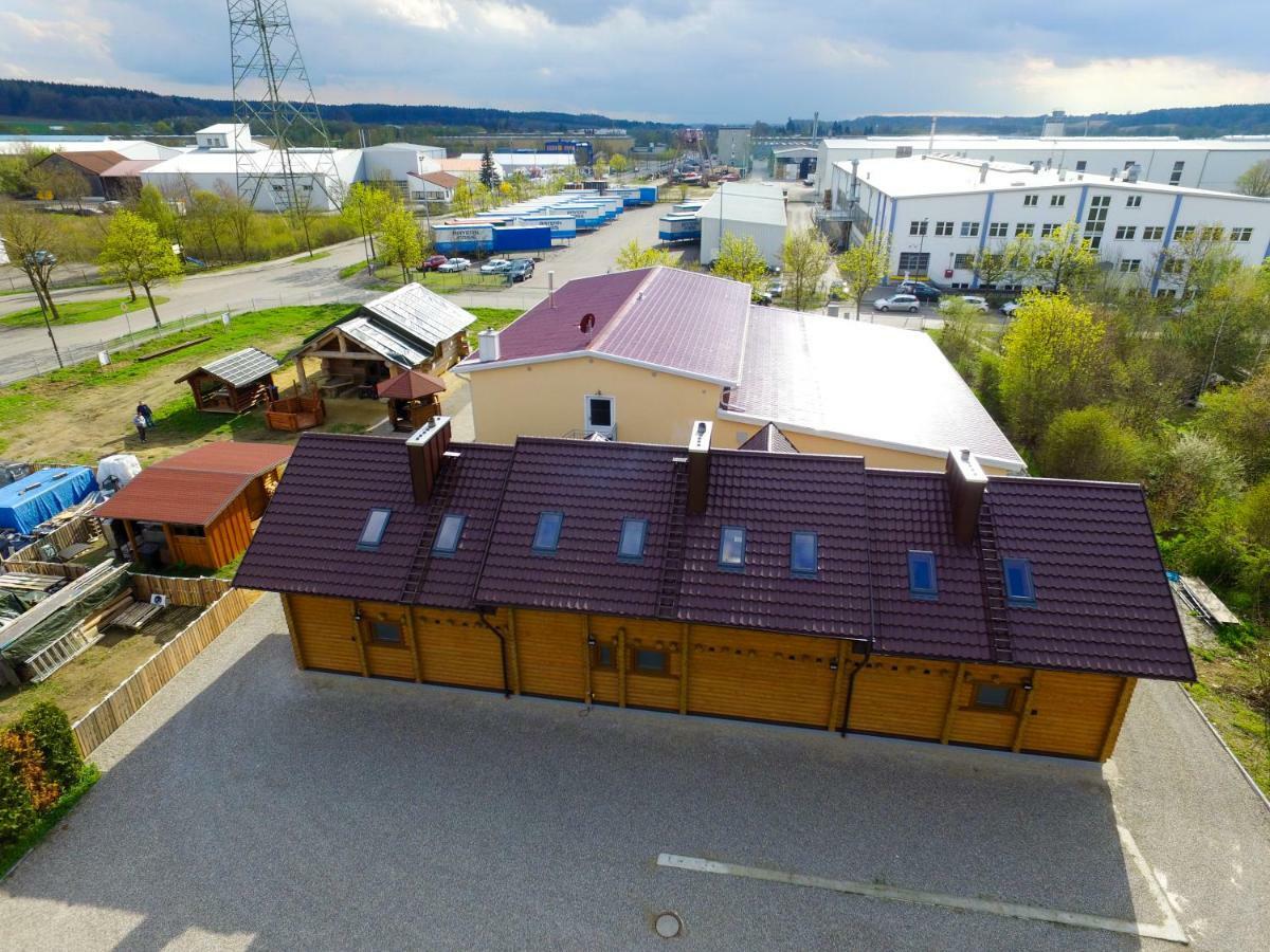 Drei Baeren Inn Aichach Esterno foto